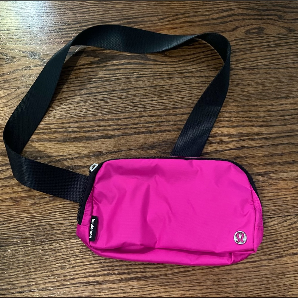 lululemon everywhere belt bag